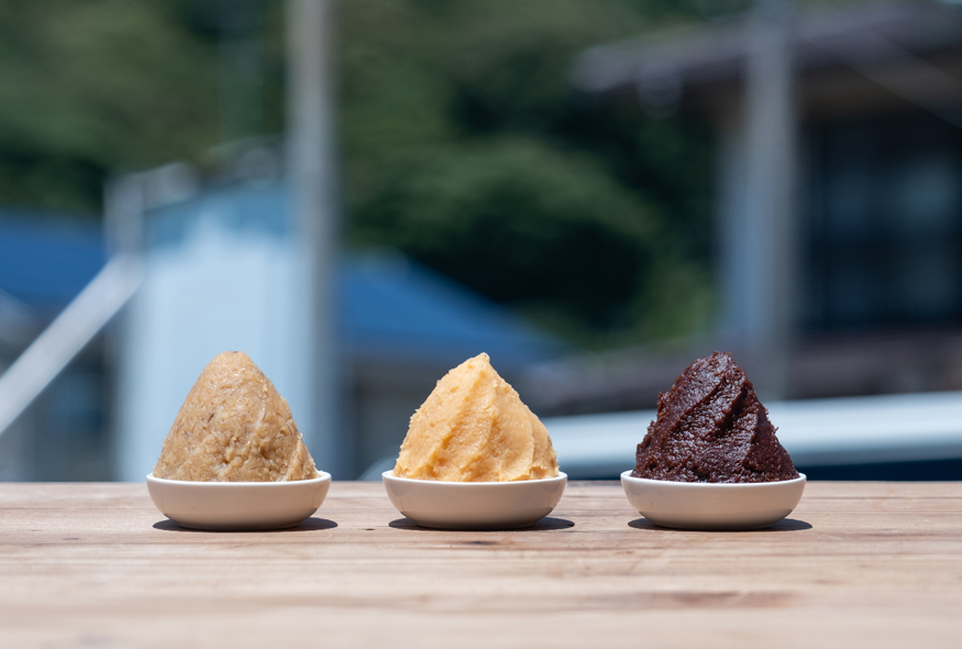 麦麹の豊かな風味を堪能できる、食べるおみそ